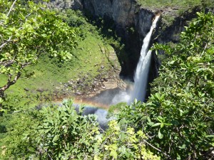 Cachoeira com 180 metros de queda localizada no Pq. Nacional da Chapada dos Veadeiros.